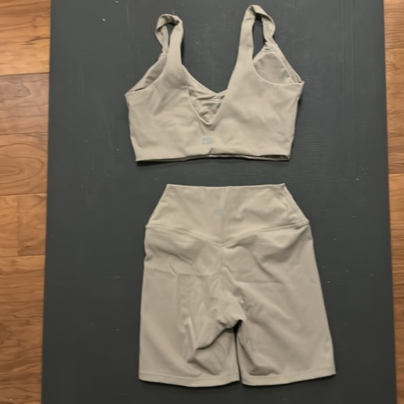 Crop shop boutique top and bottom set size medium - Picture 2 of 3